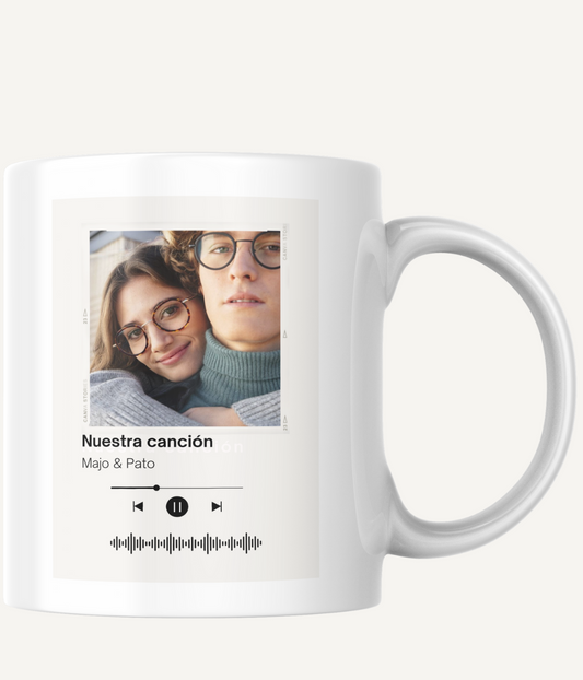 taza con código de musica foto y nombre de novios, esposos y pareja. 